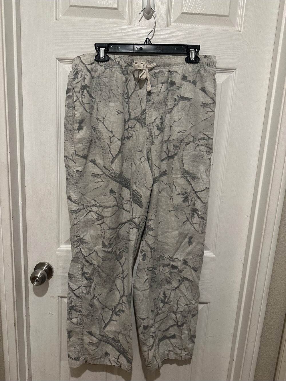 RSQ Men’s Gray Jogger Pants with Tree-Branch Print
